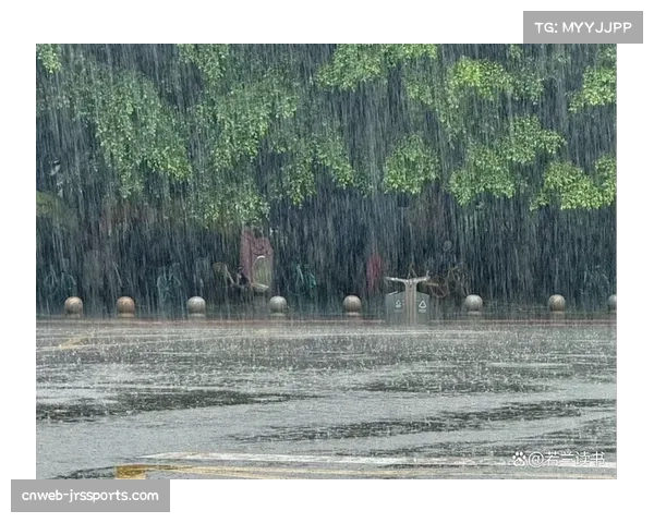 比赛因天气原因暂停，拉斯帕尔马斯主场突降大雨